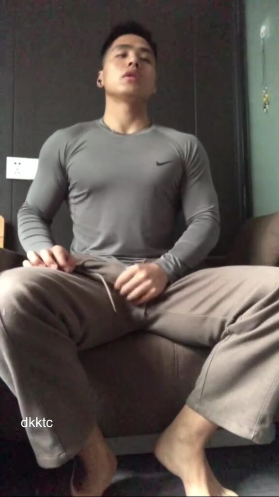 Daymuscle之（@Muscular straight guy JBYS chats privately)（284MB）