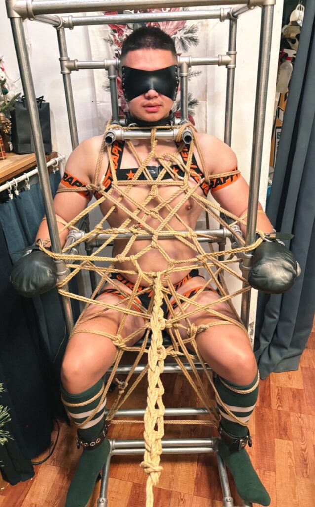 Daymuscle之(@Chester XC (@chester_xc)-犬繩師(Mîkhāʼēl) ミカエル (@Bondagepuppy19)）