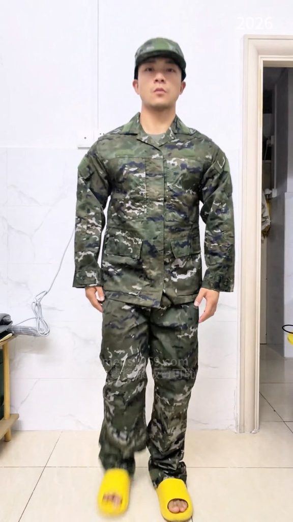 Daymuscle之（@Chinese Bodybuilder – Military Roleplay & Room Jerkoff & Old Solo Compilation – Azu）（2.98GB）